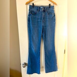 Nine West Medium Wash Distressed Flare Jeans Women’s size 8